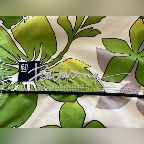 2 for $19 Boardshorts Billabong Green/White & White/Blk both Size M / 33” Waist - Picture 9 of 16